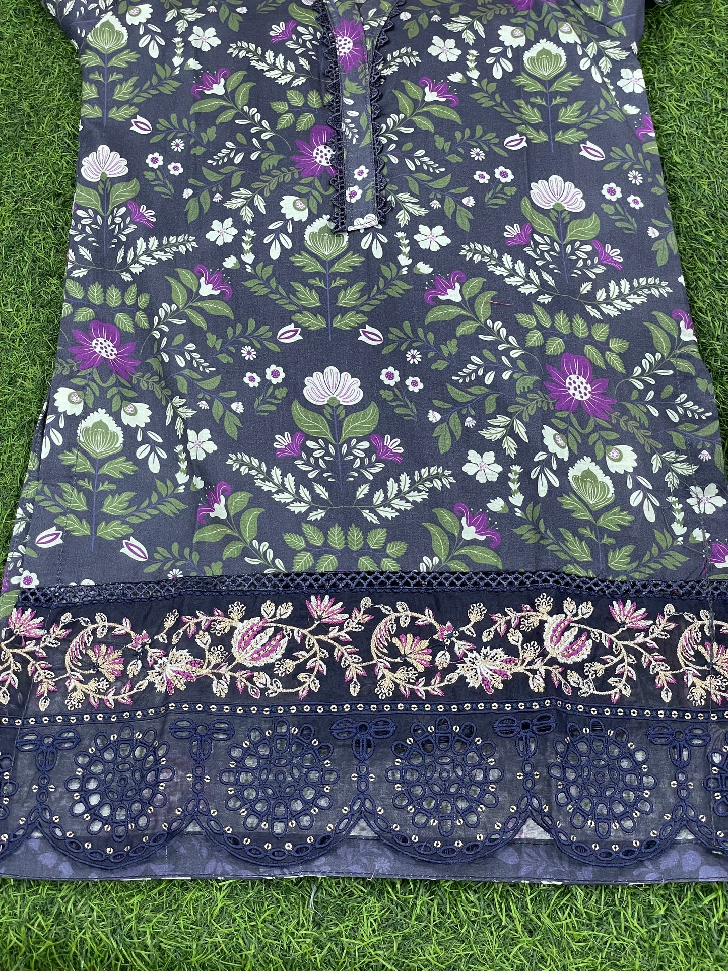 Elegant Embroidered 3-Piece Girls Lawn Suit with Lace Neckline & Printed Dupatta | Premium Collection (5–6 to 13–14 Years)