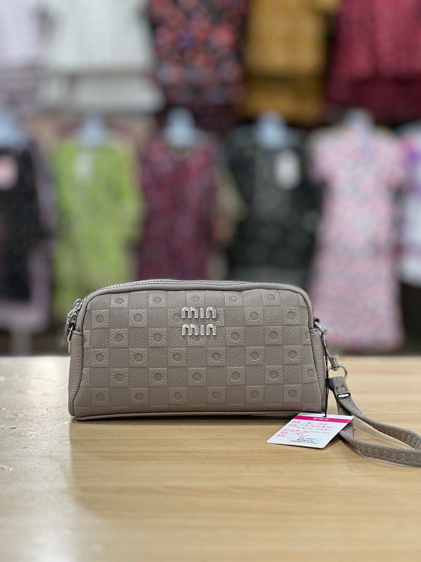 Elegant Textured Min Min Clutch Crossbody Bag with Dual Detachable Straps
