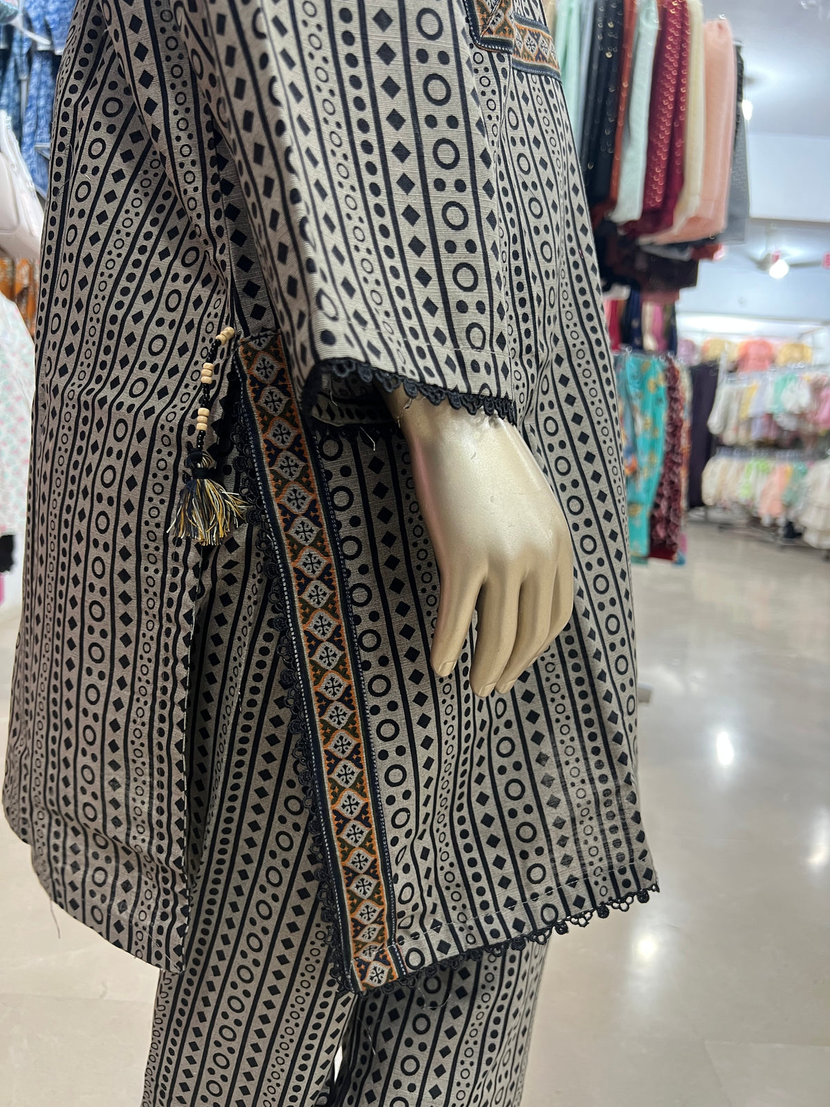 Premium Khaddar 2-Piece Printed Suit – Grey & Black