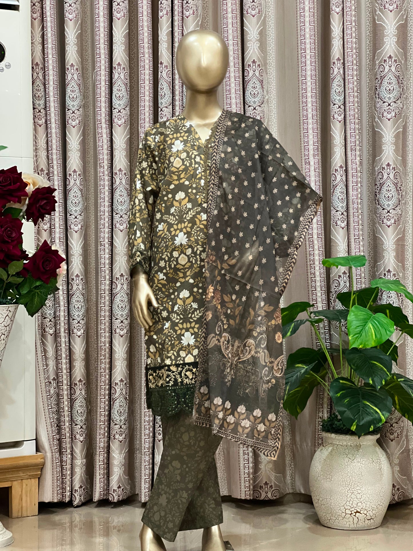 Premium Embroidered 3-Piece Girls Lawn Suit with Printed Dupatta | Elegant Summer Collection (5–6 to 13–14 Years)