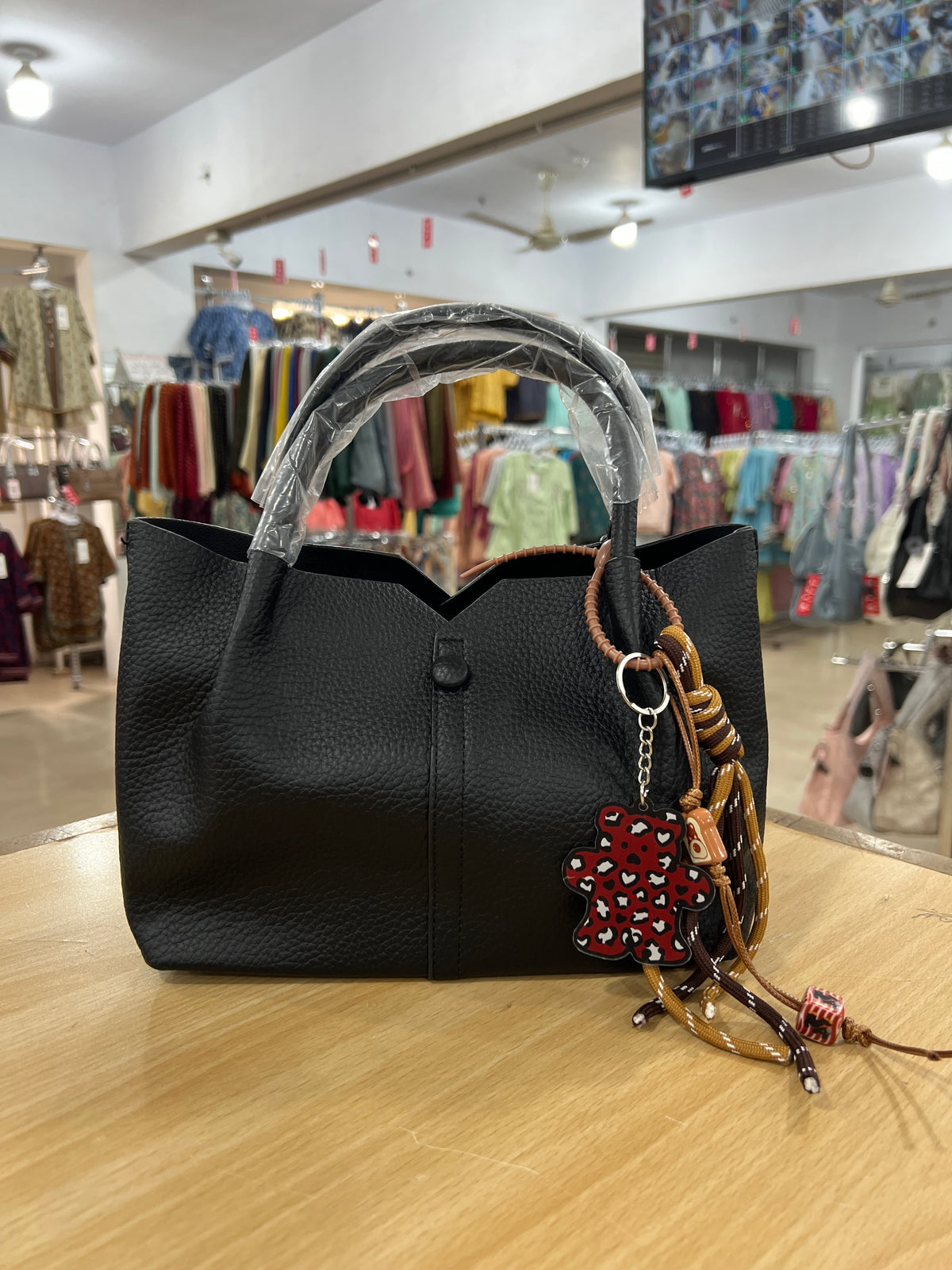 Premium Handbag for Women with Stylish Keychain – Available in 5 Colors