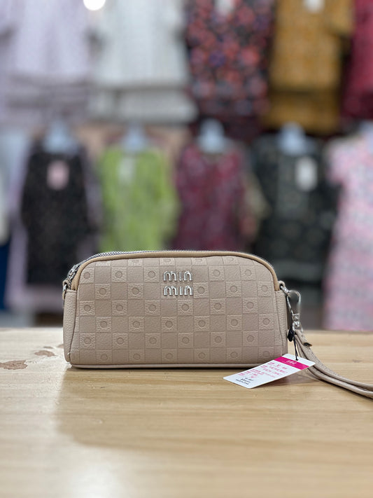 Elegant Textured Min Min Clutch Crossbody Bag with Dual Detachable Straps