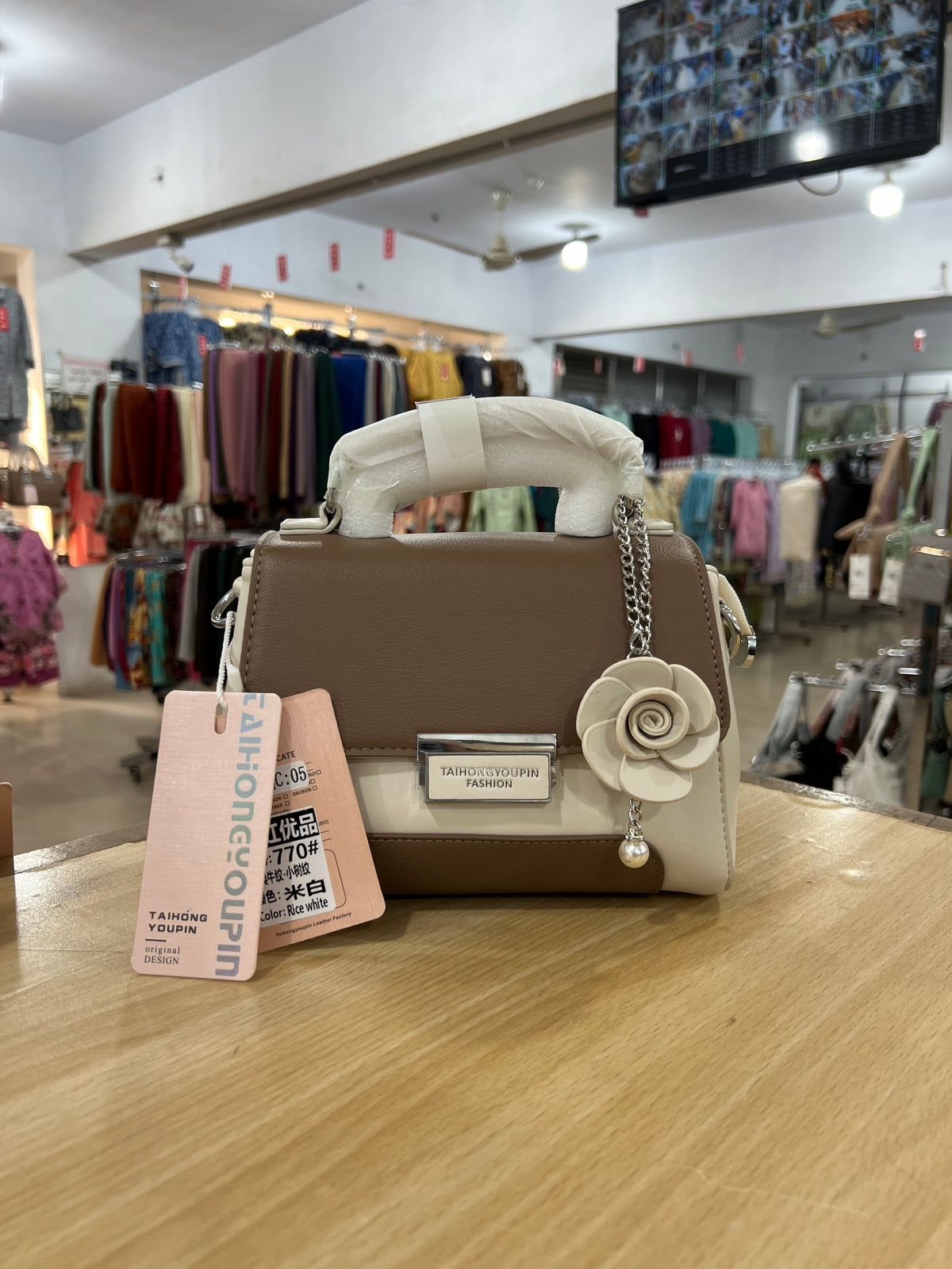 Elegant Two-Tone Handbag for Girls
