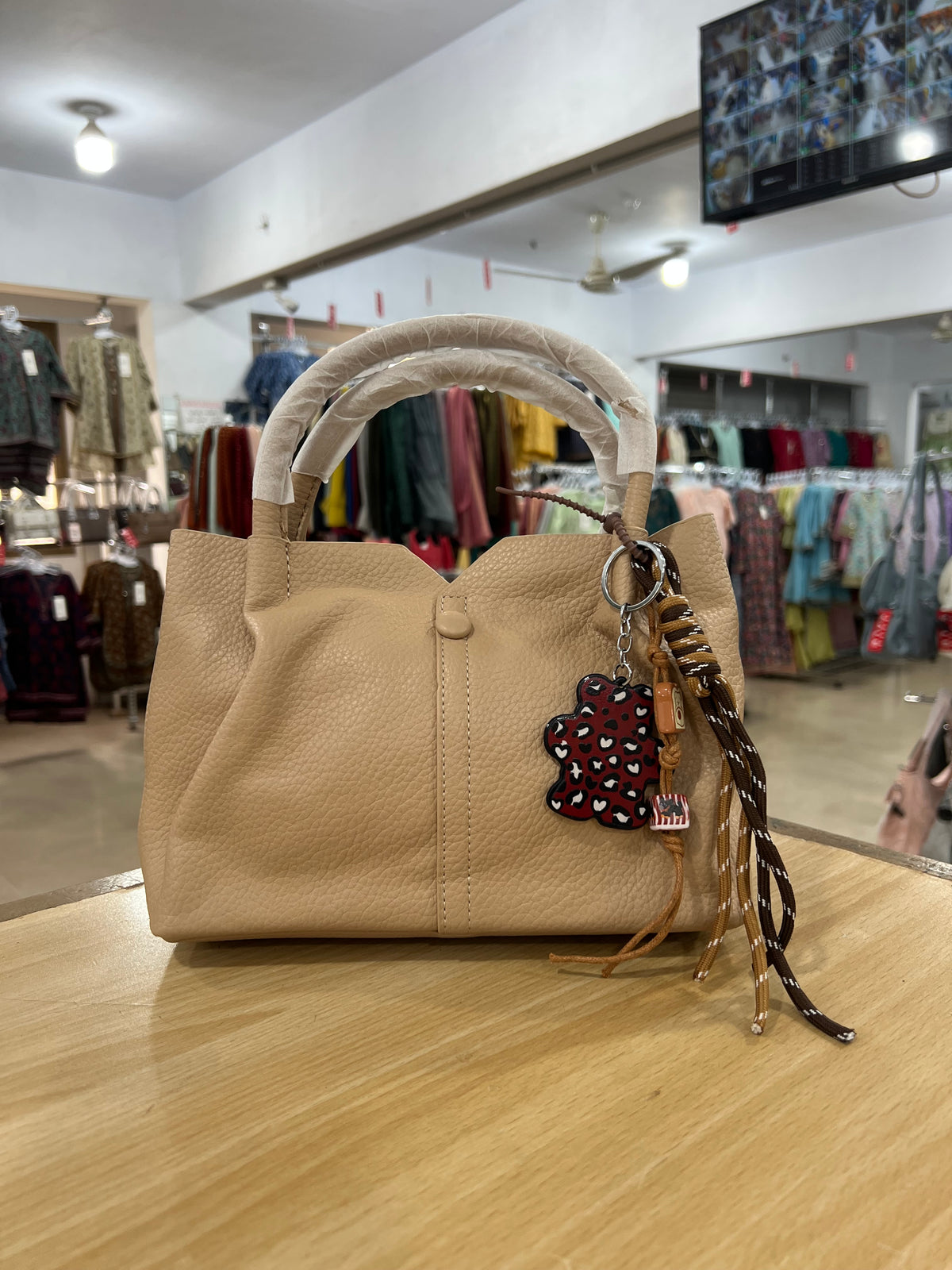 Premium Handbag for Women with Stylish Keychain – Available in 5 Colors