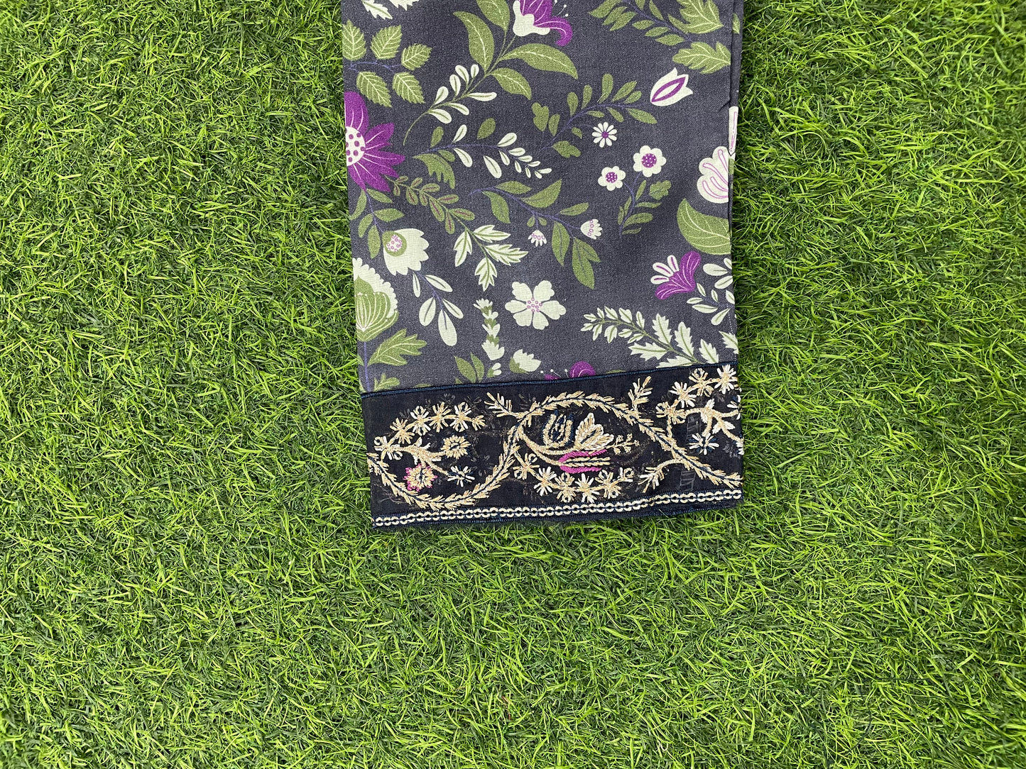 Elegant Embroidered 3-Piece Girls Lawn Suit with Lace Neckline & Printed Dupatta | Premium Collection (5–6 to 13–14 Years)