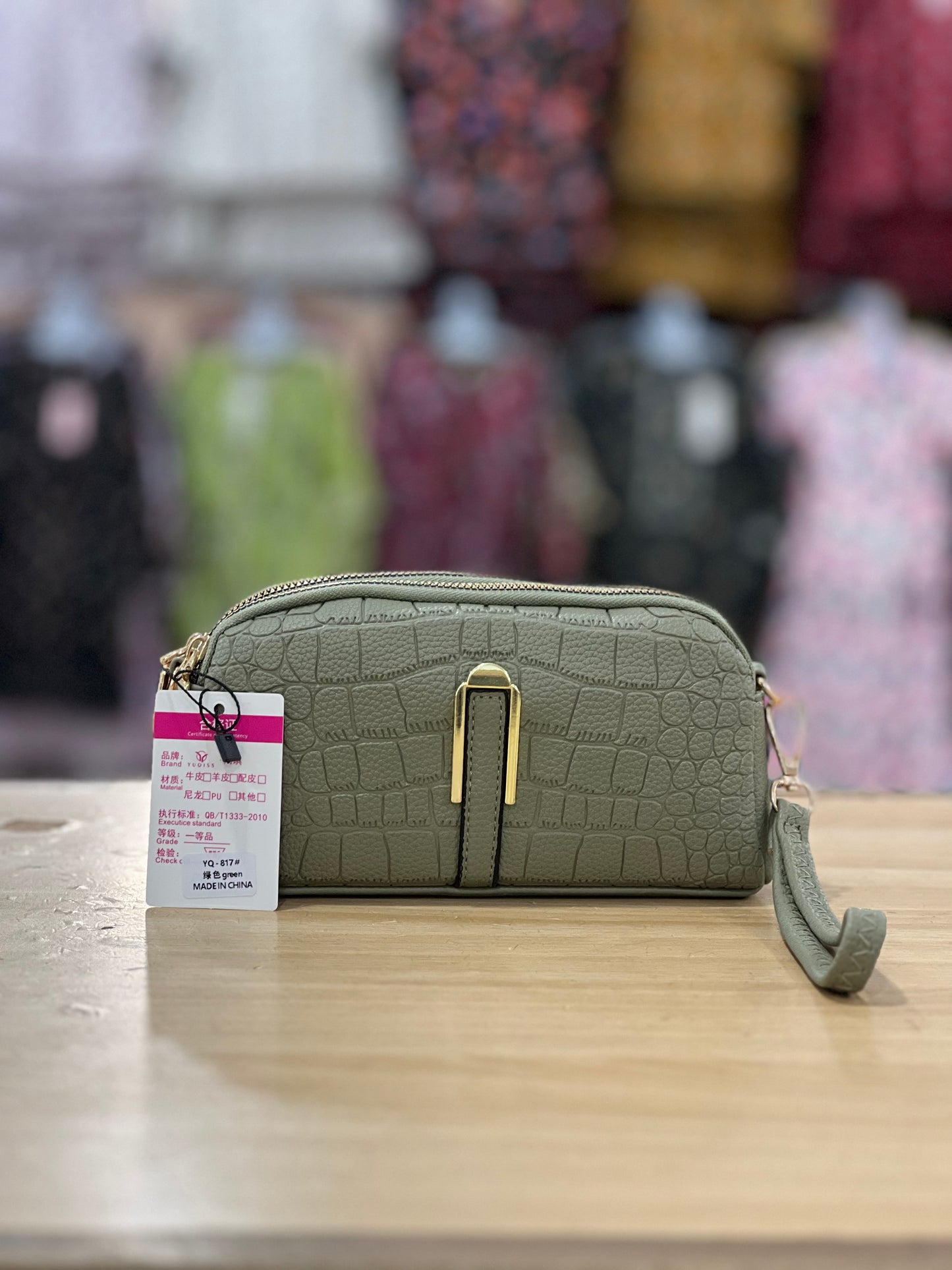 Elegant Croc-Texture Clutch Bag with Dual Detachable Straps