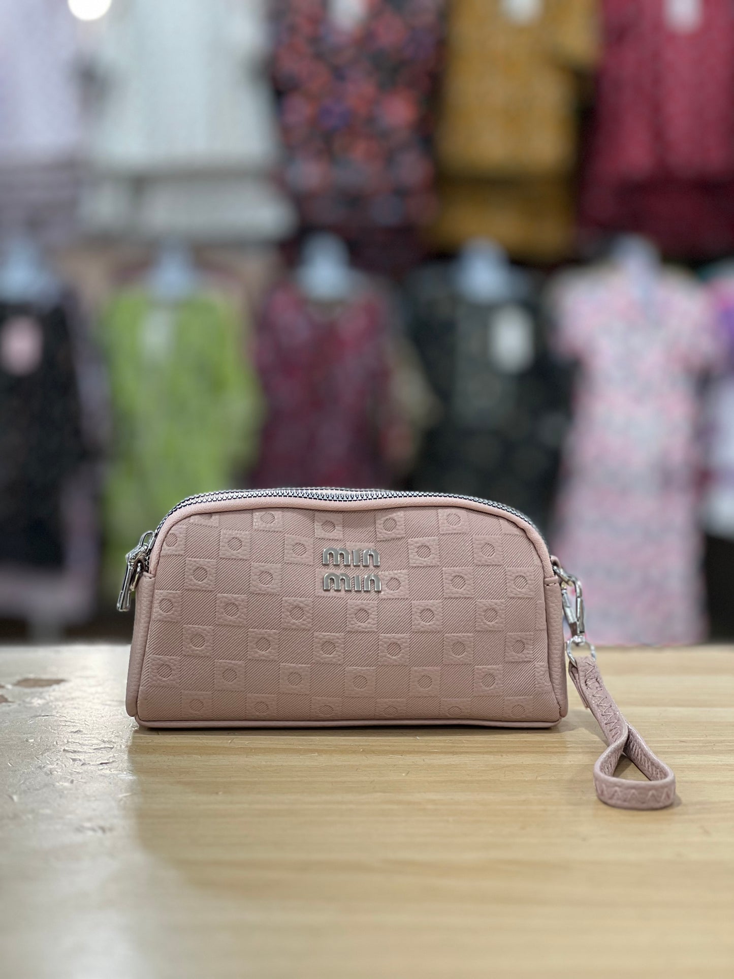 Elegant Textured Min Min Clutch Crossbody Bag with Dual Detachable Straps