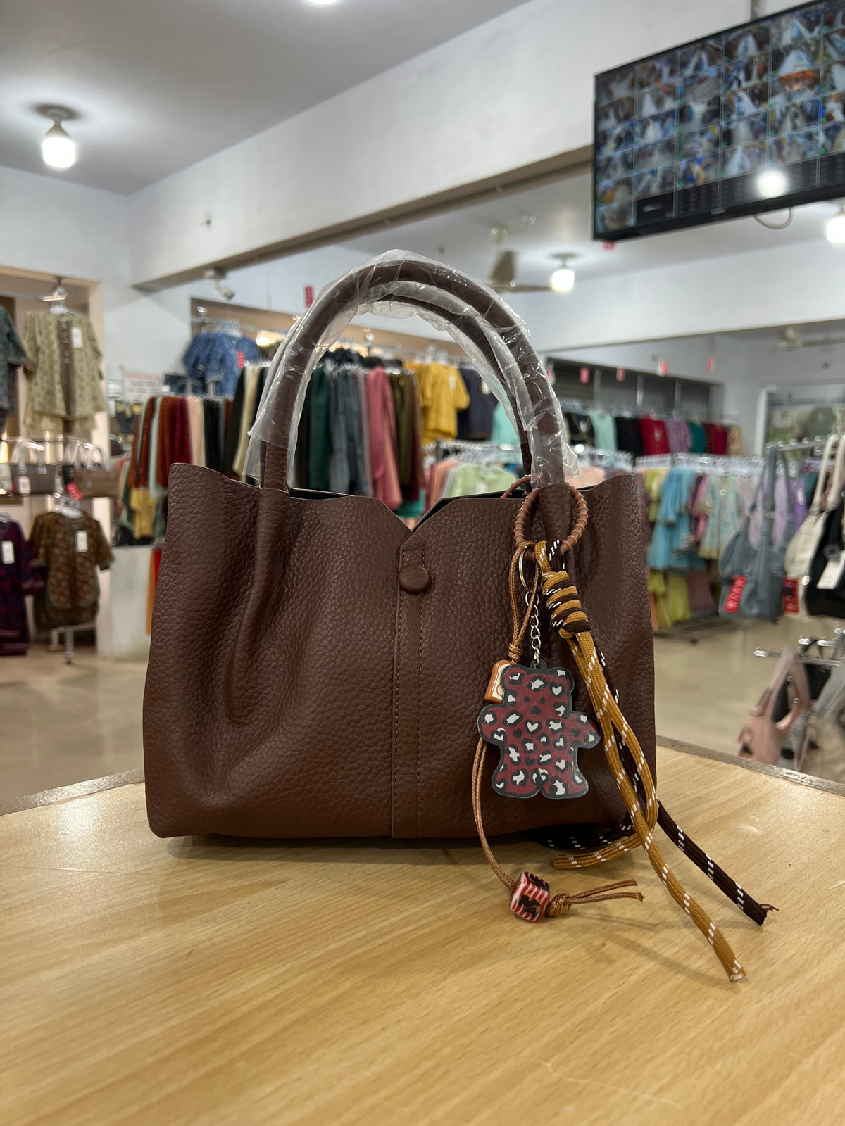 Premium Handbag for Women with Stylish Keychain – Available in 5 Colors