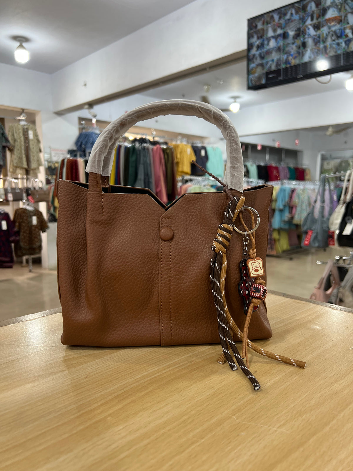 Premium Handbag for Women with Stylish Keychain – Available in 5 Colors