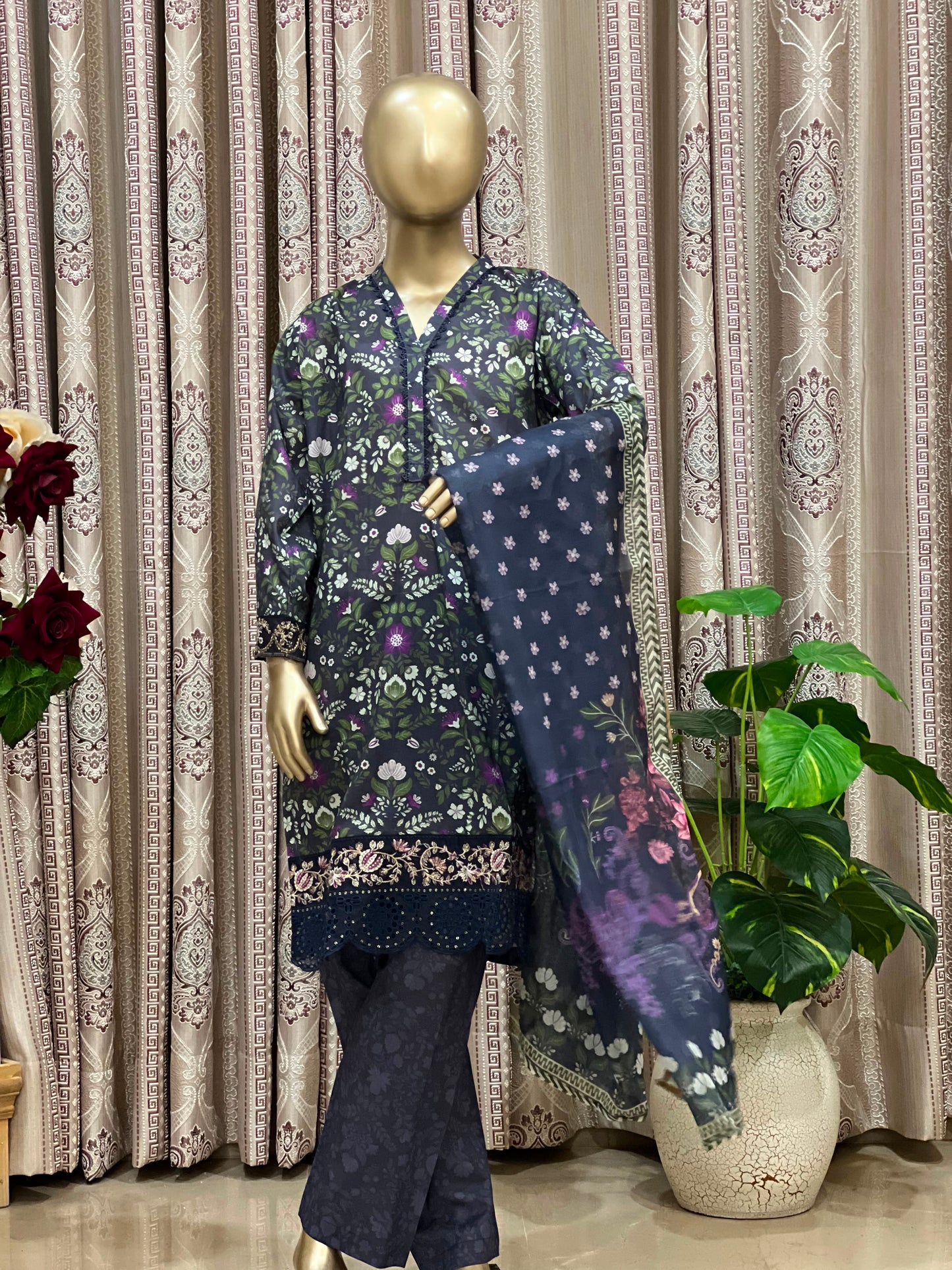 Elegant Embroidered 3-Piece Girls Lawn Suit with Lace Neckline & Printed Dupatta | Premium Collection (5–6 to 13–14 Years)