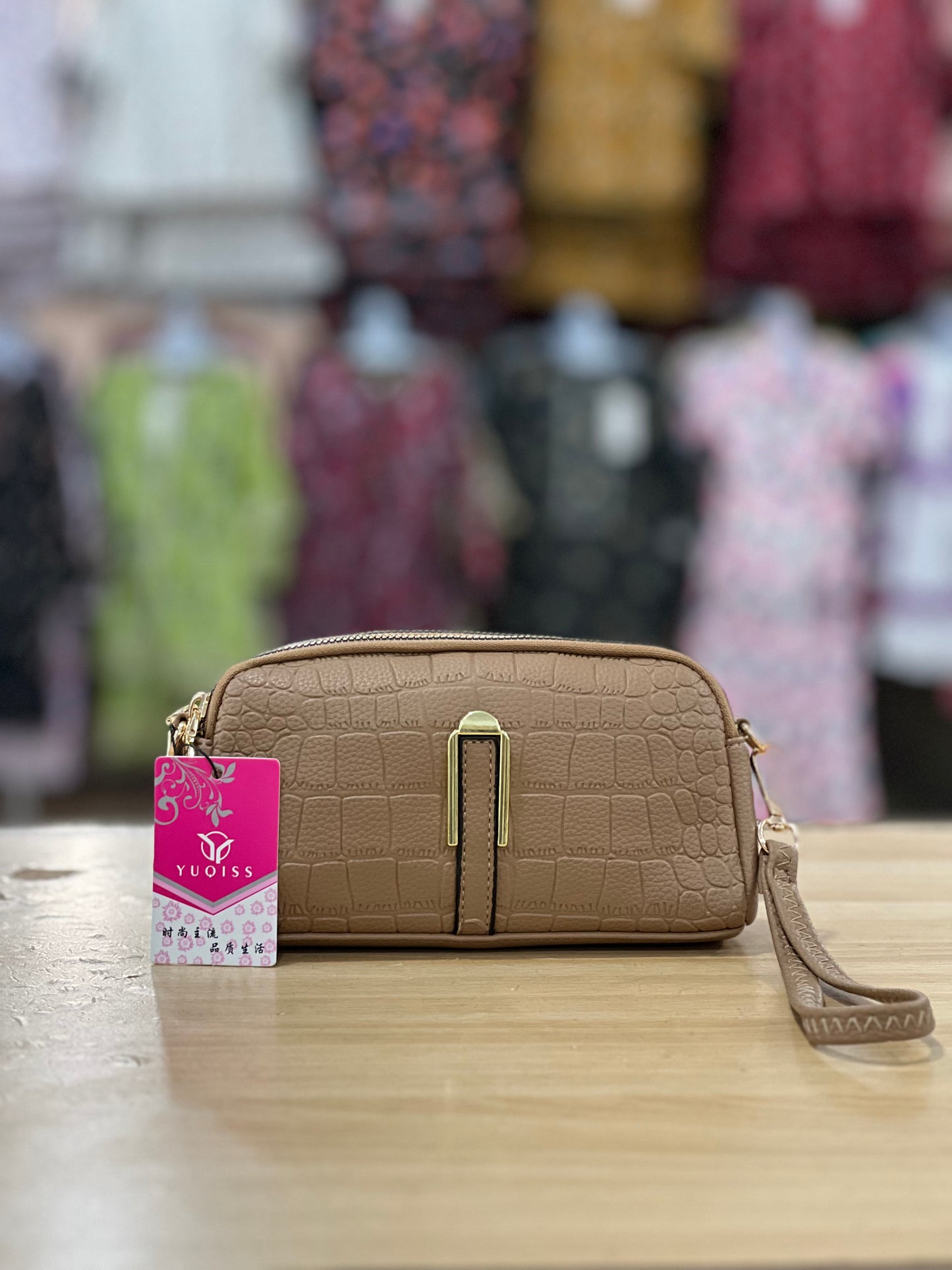 Elegant Croc-Texture Clutch Bag with Dual Detachable Straps