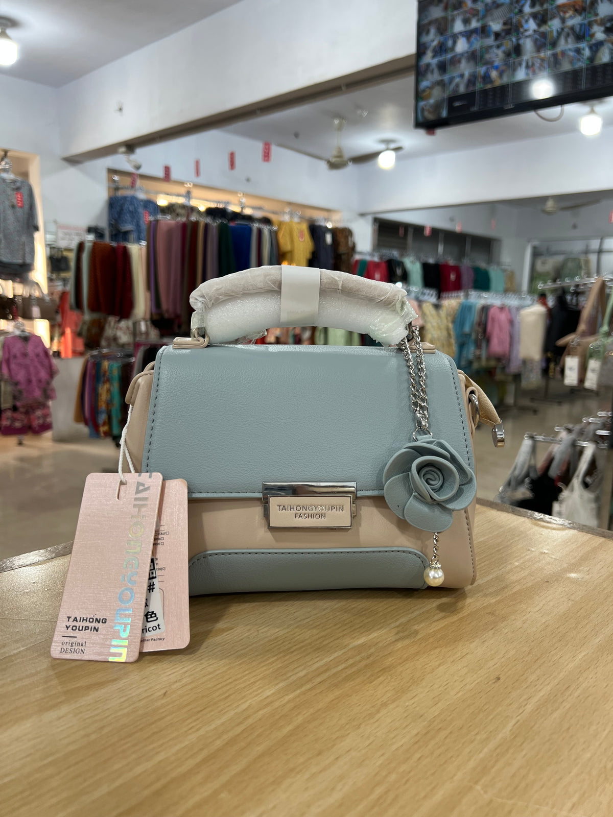 Elegant Two-Tone Handbag for Girls